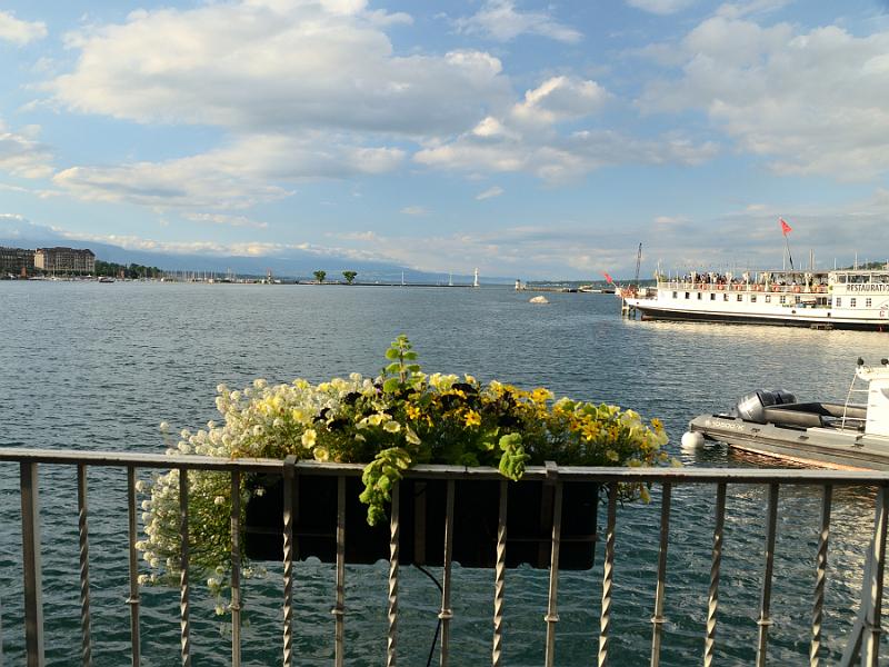 switz024.jpg - Lake Geneva