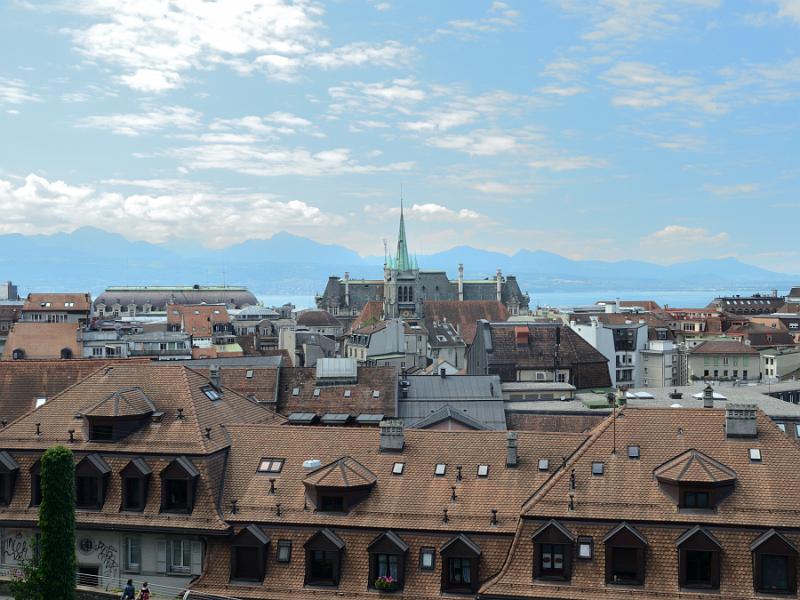 switz058.jpg - View of town of Lausanne