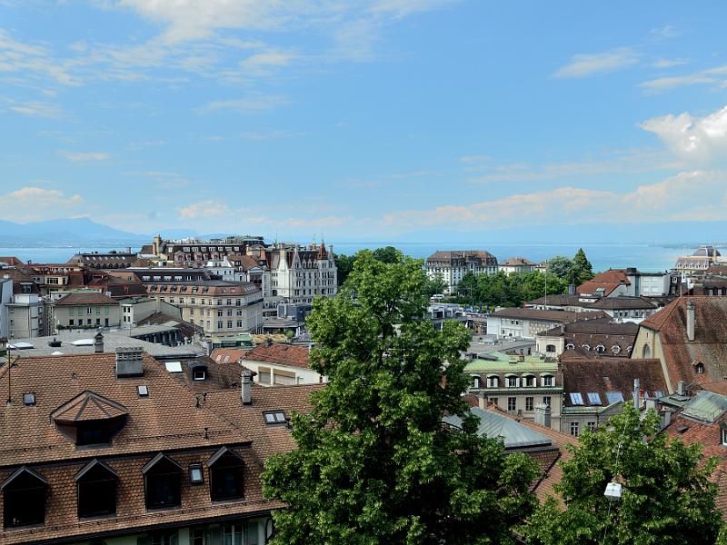 switz059.jpg - View of town of Lausanne