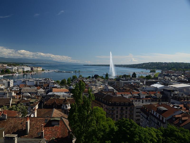 switz066.jpg - View of the Jet d'Eau from the Cathedral tower