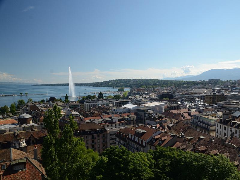 switz067.jpg - View of the Jet d'Eau from the Cathedral tower