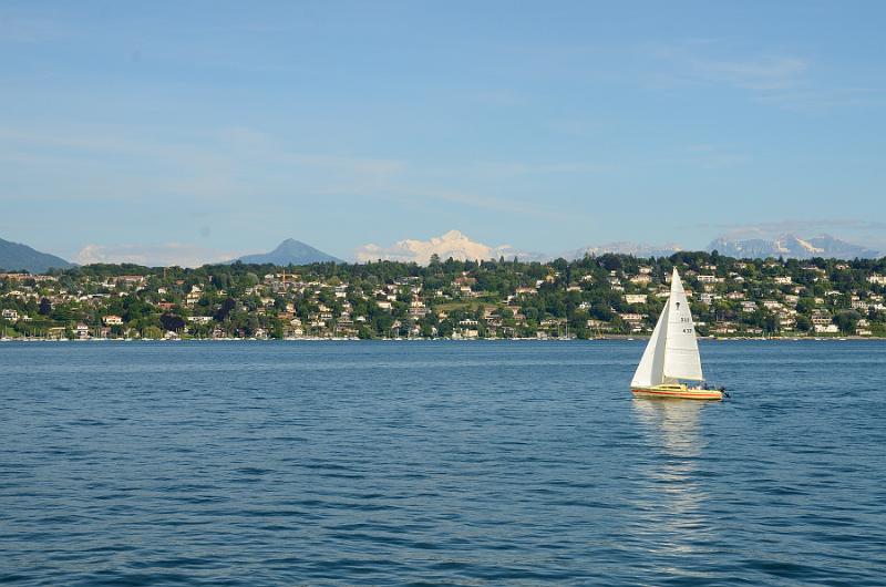 switz070.jpg - Shore of Lake Geneva