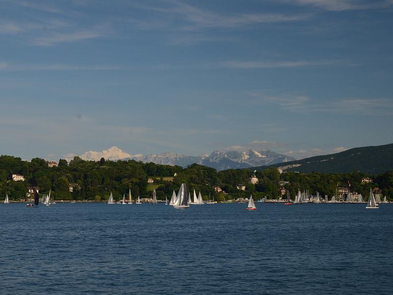 switz071.jpg - Shore of Lake Geneva