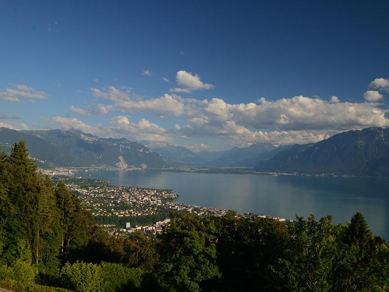 switz124.jpg - Overlooking Lake Geneva from Mont Pelerin