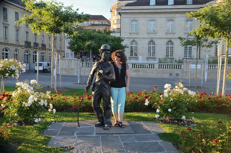 switz138.jpg - Charlie Chaplin statue on Vevey promenade