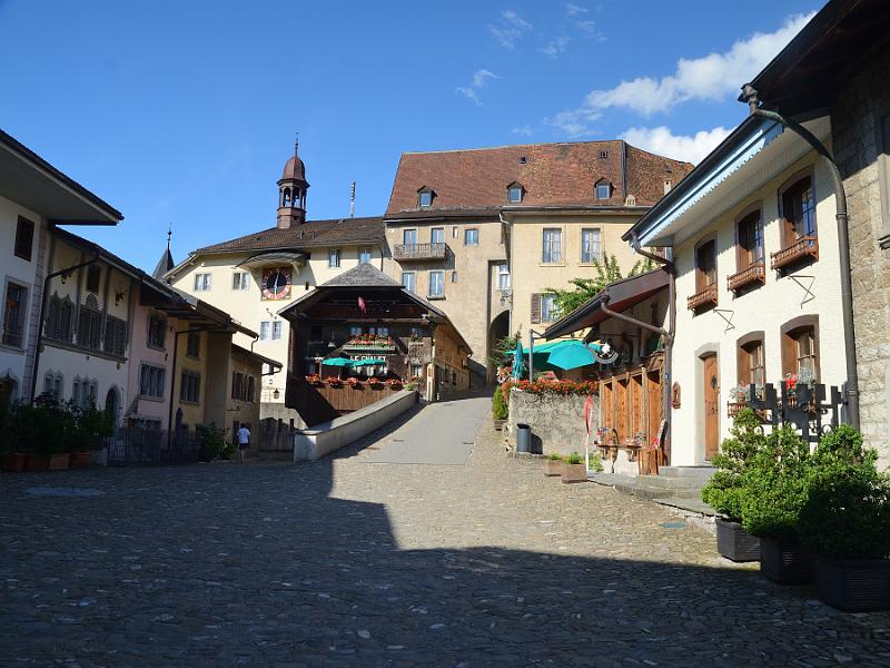 switz193.jpg - Gruyères main square