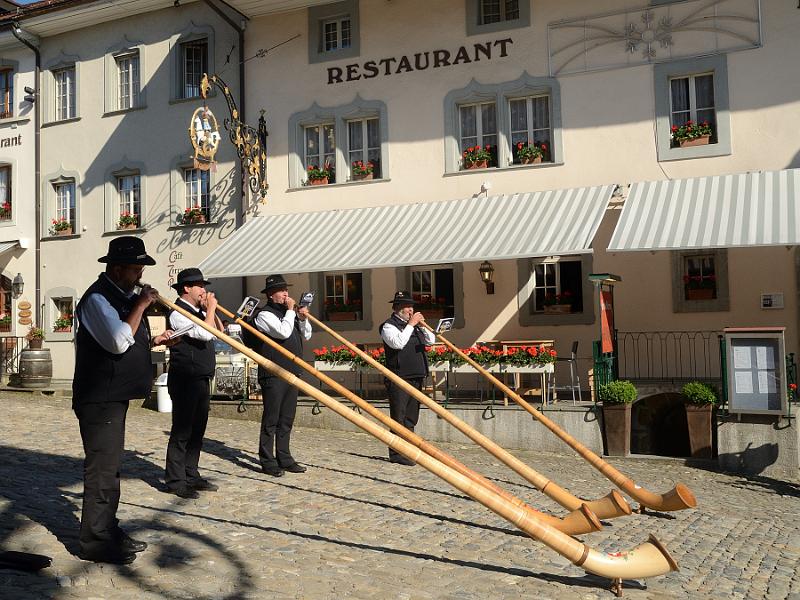 switz196.jpg - Concert on the Gruyères main square