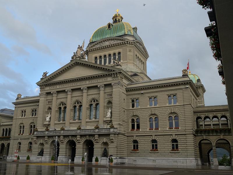 switz262.jpg - Federal Parliament Building in Bern