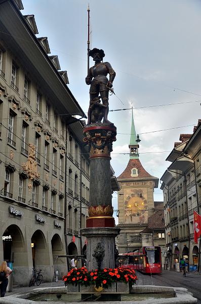 switz265.jpg - Musketeer fountain on Marktgasse in Bern