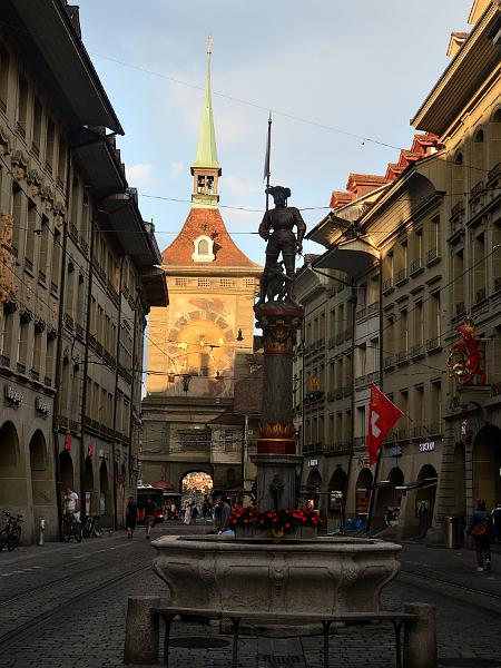 switz266.jpg - Musketeer fountain on Marktgasse in Bern