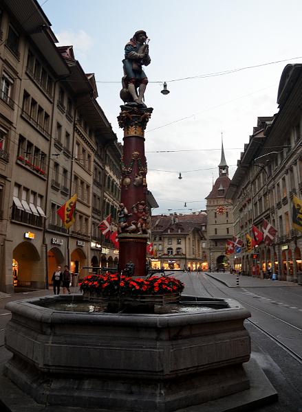 switz268.jpg - The Piper Fountain in Bern