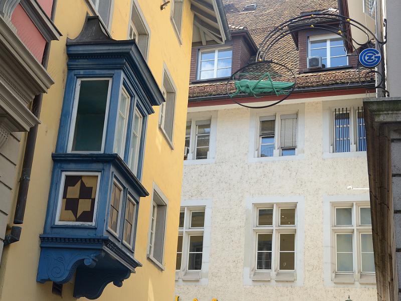 switz286.jpg - Houses in Zurich