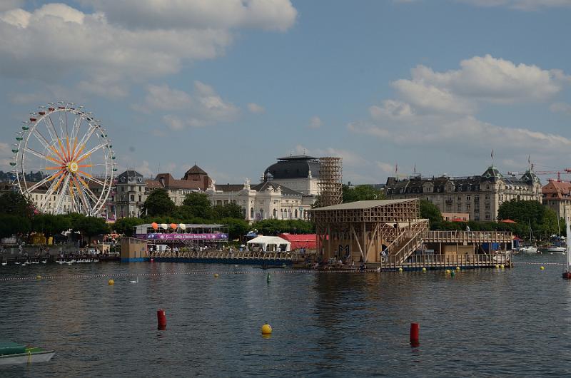 switz292.jpg - View of Zurich from the tower of Grossmuenster church