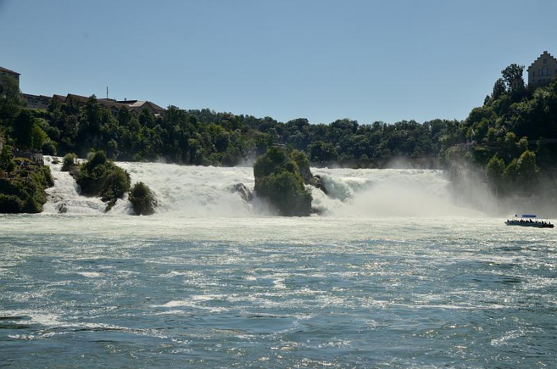 switz310.jpg - Rhine Falls with rocks