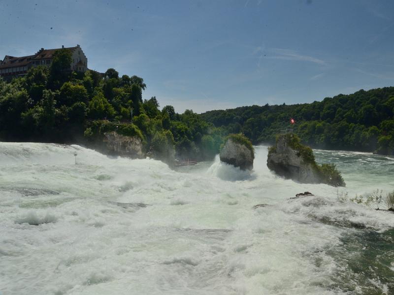 switz326.jpg - Rhine Falls rocks