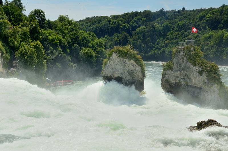 switz327.jpg - Rhine Falls rocks