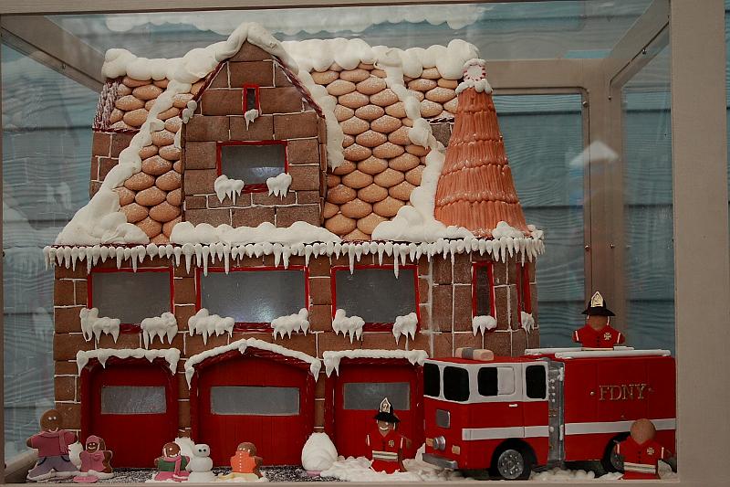 train2939.JPG - Gingerbread