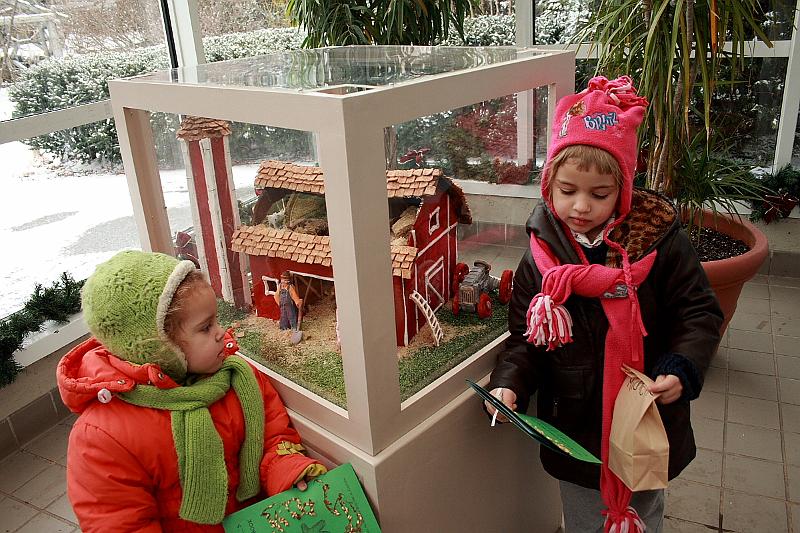 train2942.JPG - Gingerbread