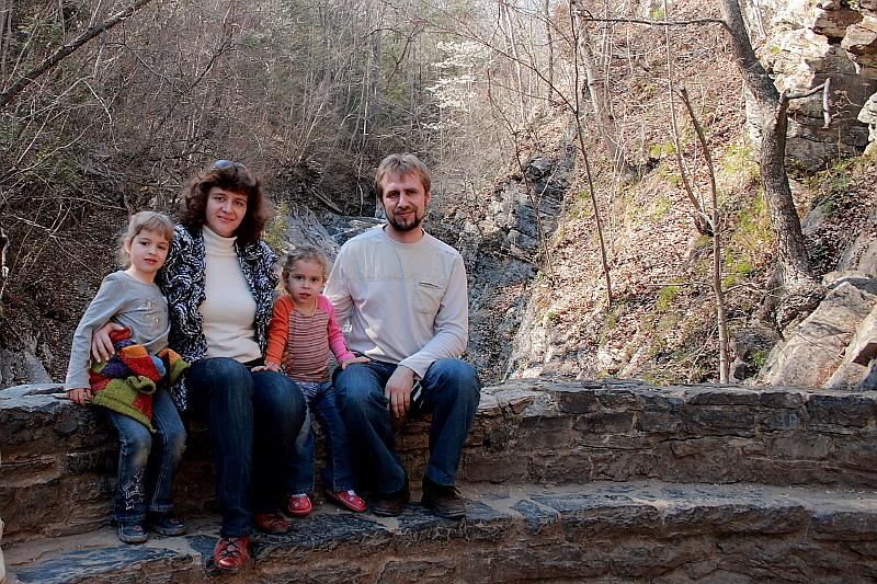 virgin3137.JPG - In the Park near Natural Bridge