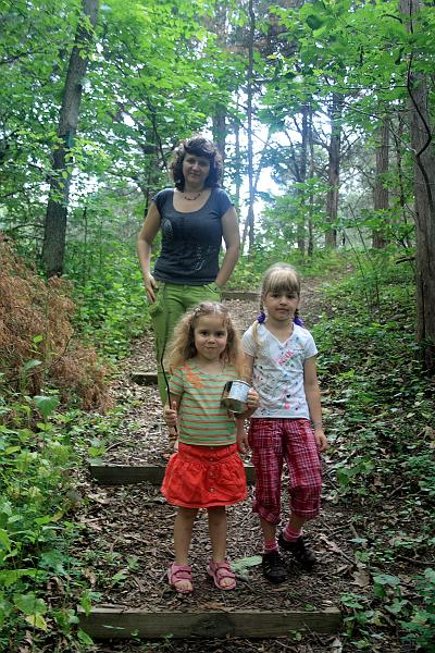 virg5025.JPG - Trail near Crystal Caverns