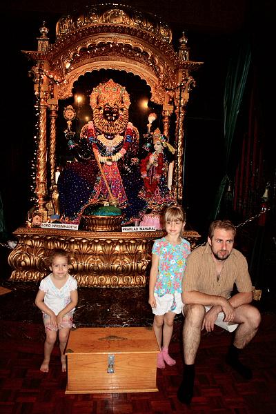 tmp5165.JPG - Sri Sri Radha Vrindavan Chandra Temple
