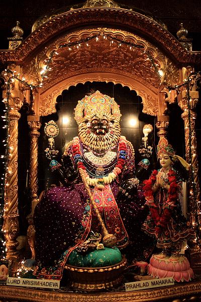 tmp5167.JPG - Sri Sri Radha Vrindavan Chandra Temple