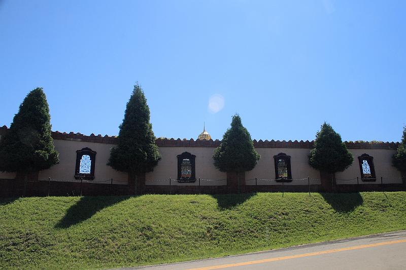 tmp5170.JPG - Prabhupada’s Palace of Gold