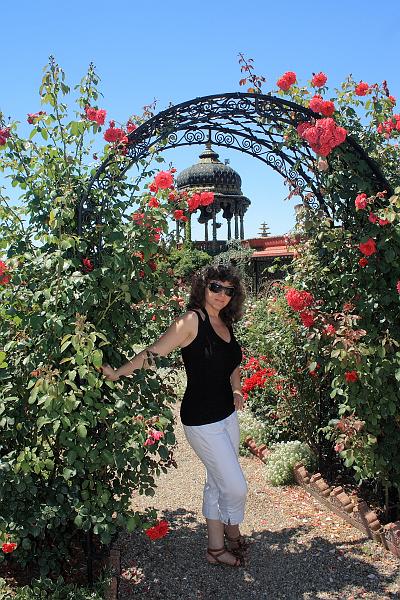 tmp5180.JPG - Rose Garden in Prabhupada’s Palace of Gold