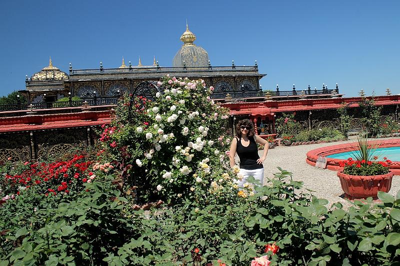 tmp5184.JPG - Rose Garden in Prabhupada’s Palace of Gold