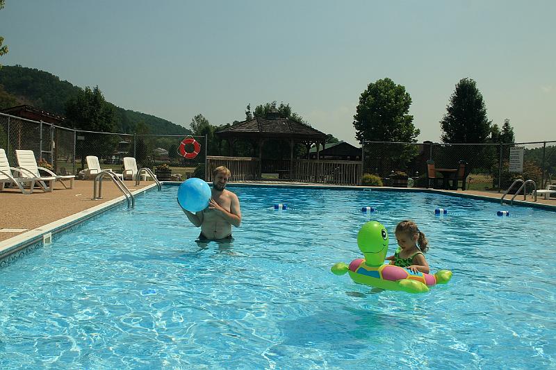 tmp5217.JPG - Smoke Hole Resort